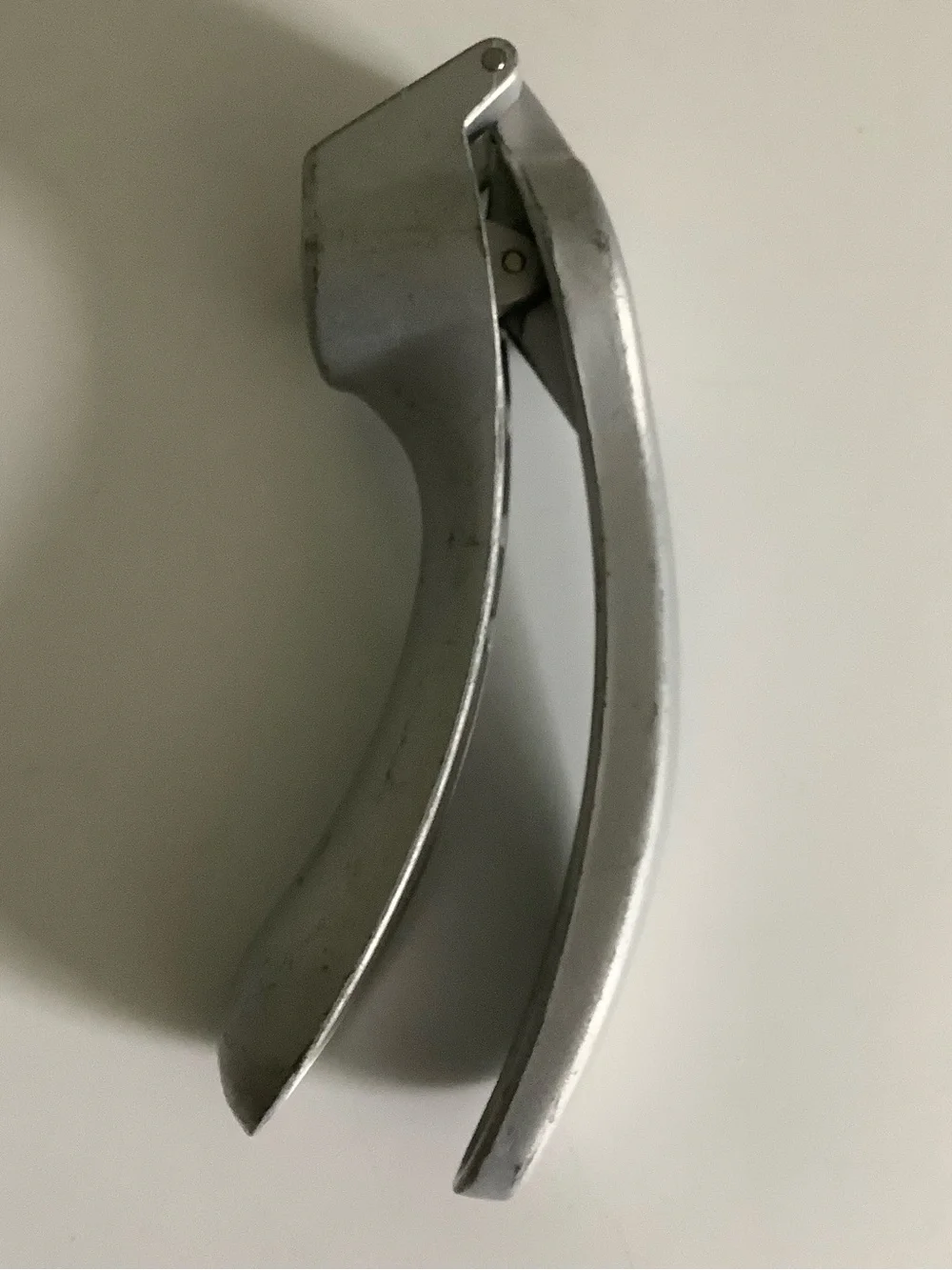 PAMPERED CHEF Garlic Press